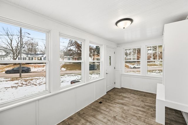 1728 Northwest Drive, Des Moines, IA 50310