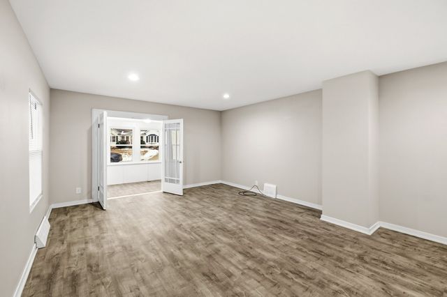 1728 Northwest Drive, Des Moines, IA 50310