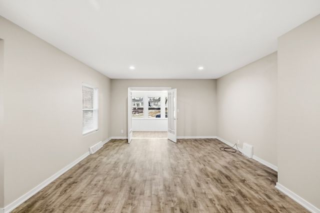 1728 Northwest Drive, Des Moines, IA 50310