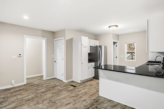 1728 Northwest Drive, Des Moines, IA 50310