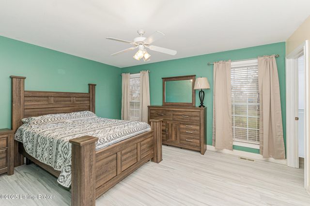 6110 Port Antonio Rd, Louisville, KY 40219