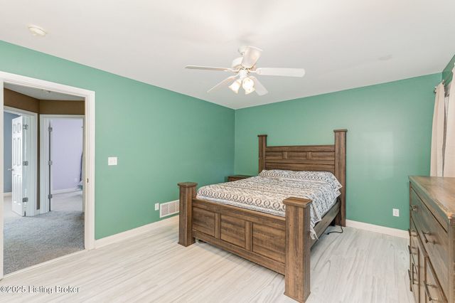 6110 Port Antonio Rd, Louisville, KY 40219