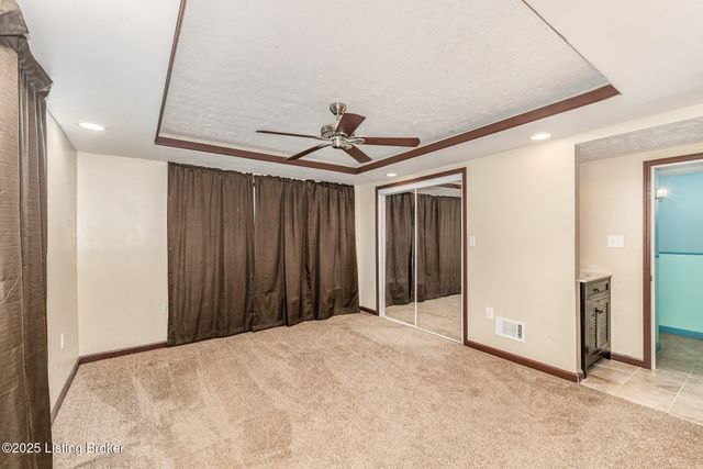 6110 Port Antonio Rd, Louisville, KY 40219