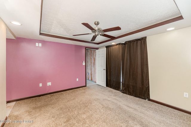 6110 Port Antonio Rd, Louisville, KY 40219