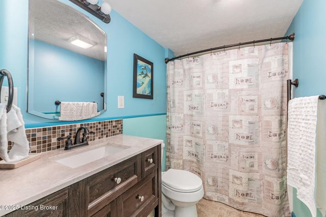 6110 Port Antonio Rd, Louisville, KY 40219