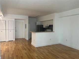 5085 NW 7th St 507, Miami, FL 33126