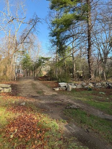 16 South Main Street, Carver, MA 02330