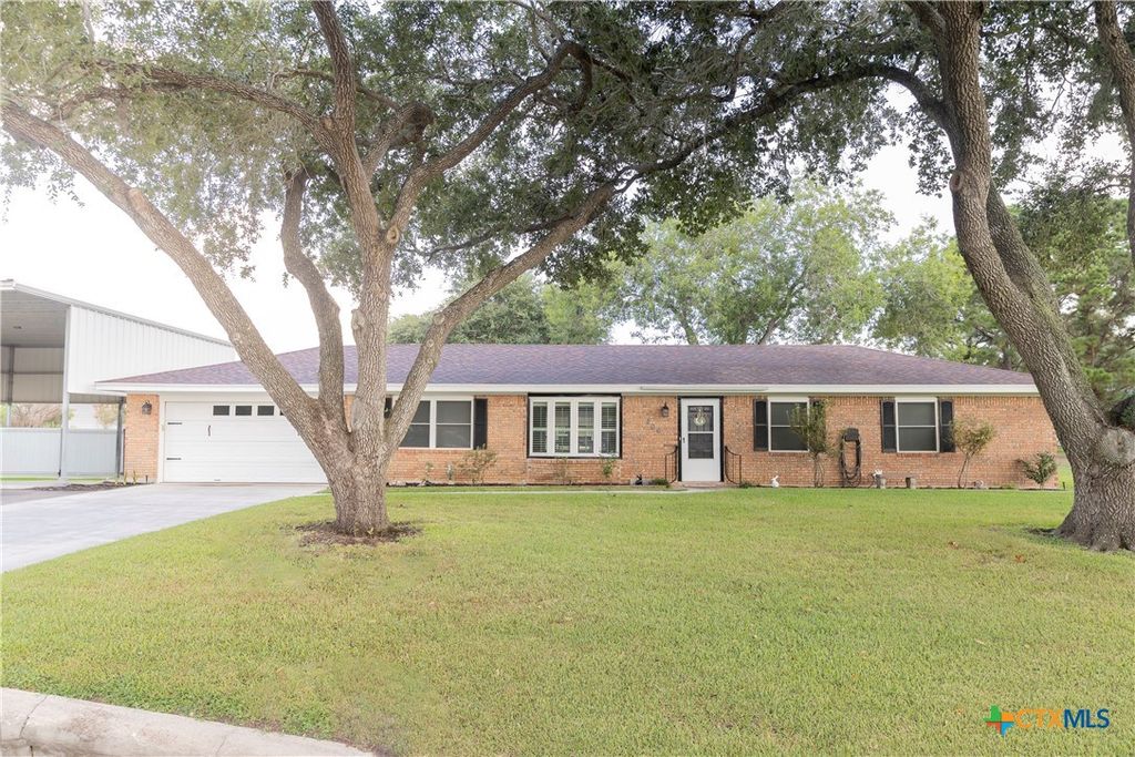 206 Berwick Street, Victoria, TX 77904