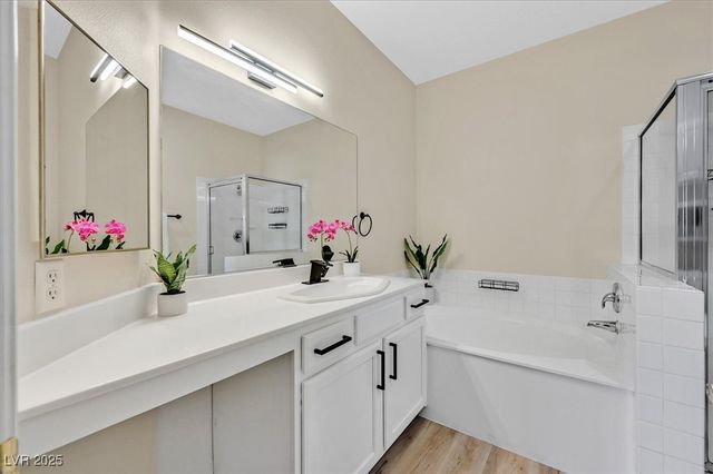 8737 Red Brook Drive 201, Las Vegas, NV 89128