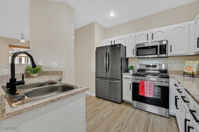 8737 Red Brook Drive 201, Las Vegas, NV 89128