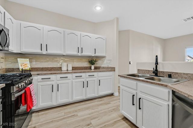 8737 Red Brook Drive 201, Las Vegas, NV 89128