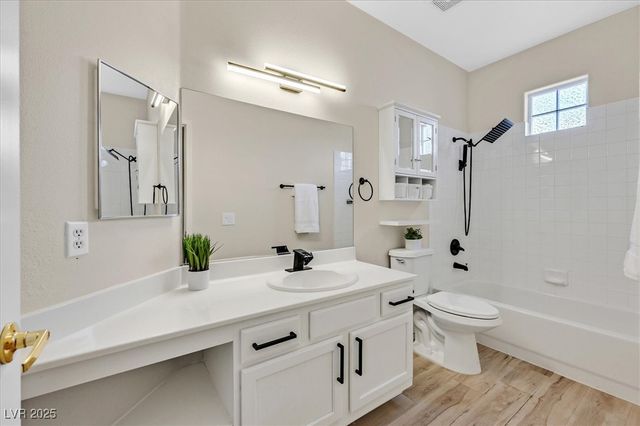 8737 Red Brook Drive 201, Las Vegas, NV 89128