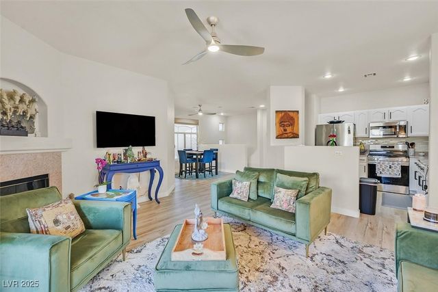 8737 Red Brook Drive 201, Las Vegas, NV 89128