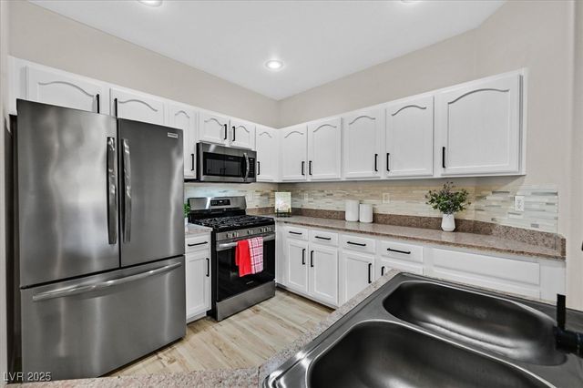 8737 Red Brook Drive 201, Las Vegas, NV 89128