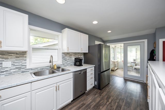 6214 Robin Drive, Des Moines, IA 50322