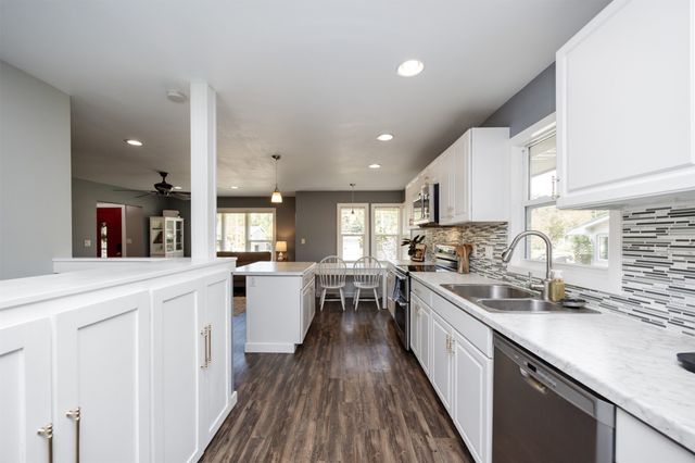 6214 Robin Drive, Des Moines, IA 50322