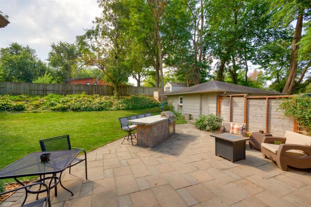 6214 Robin Drive, Des Moines, IA 50322
