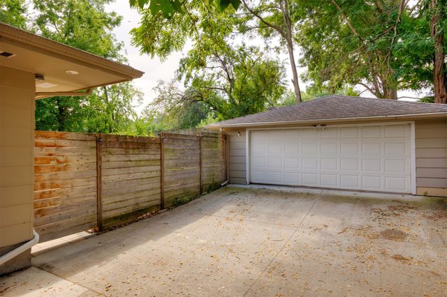 6214 Robin Drive, Des Moines, IA 50322