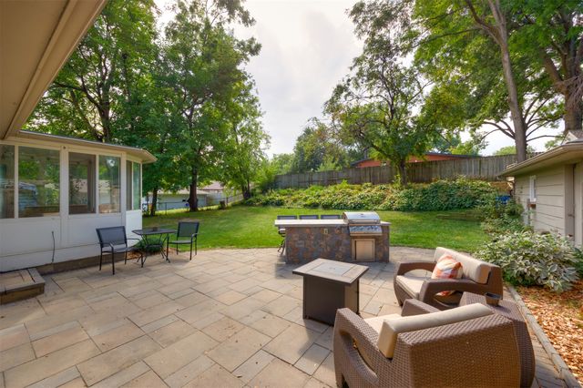 6214 Robin Drive, Des Moines, IA 50322