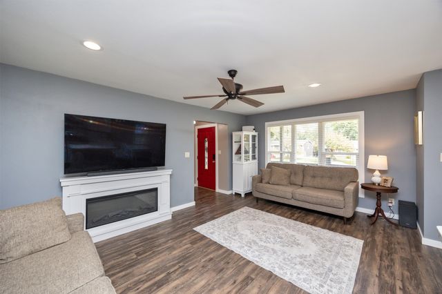 6214 Robin Drive, Des Moines, IA 50322