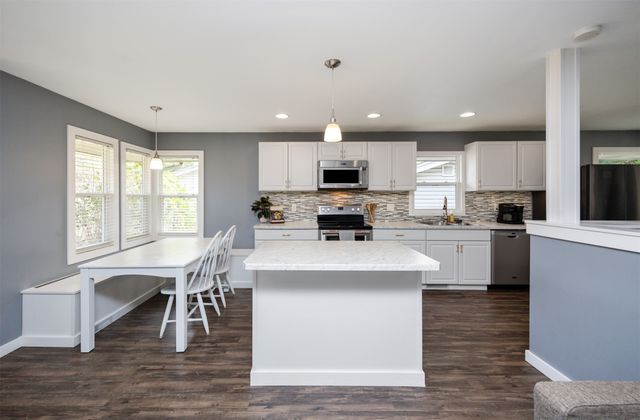 6214 Robin Drive, Des Moines, IA 50322
