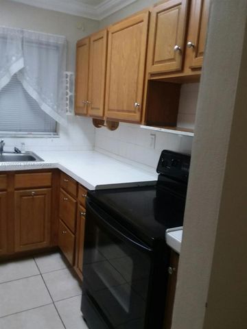 140 Royal Palm Rd 107, Hialeah Gardens, FL 33016