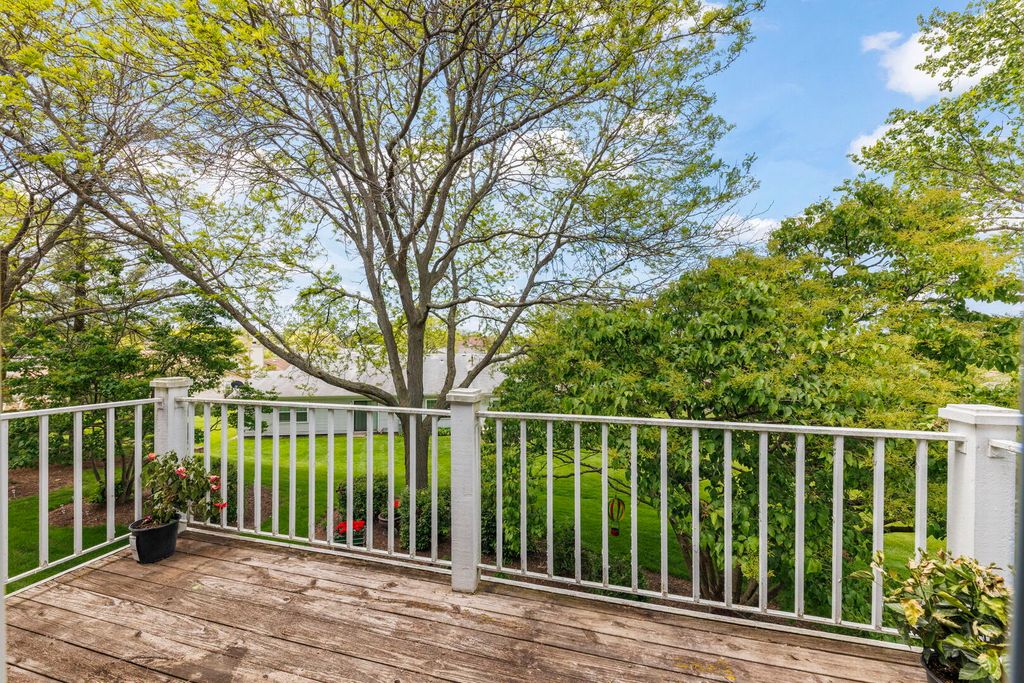 Image 7 of property listing at 2865 Meadow Lane v2, Schaumburg, IL 60193