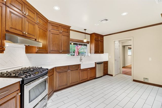 437 Delaine Dr, Corpus Christi, TX 78411