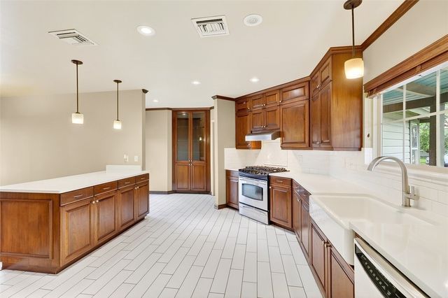 437 Delaine Dr, Corpus Christi, TX 78411