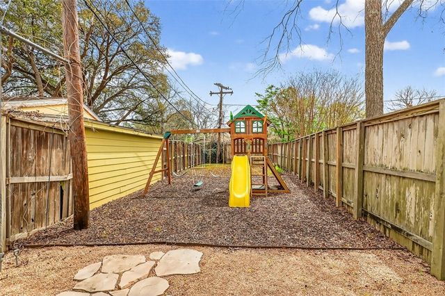 437 Delaine Dr, Corpus Christi, TX 78411