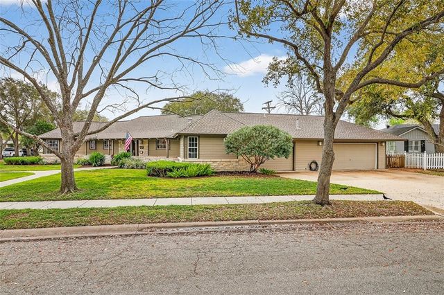 437 Delaine Dr, Corpus Christi, TX 78411