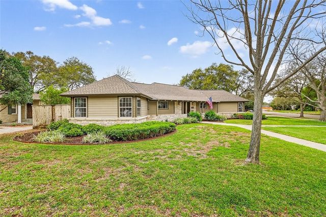 437 Delaine Dr, Corpus Christi, TX 78411