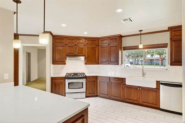 437 Delaine Dr, Corpus Christi, TX 78411