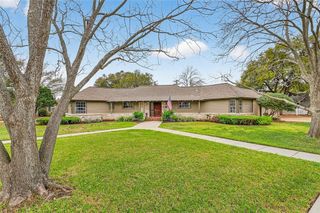 437 Delaine Dr, Corpus Christi, TX 78411