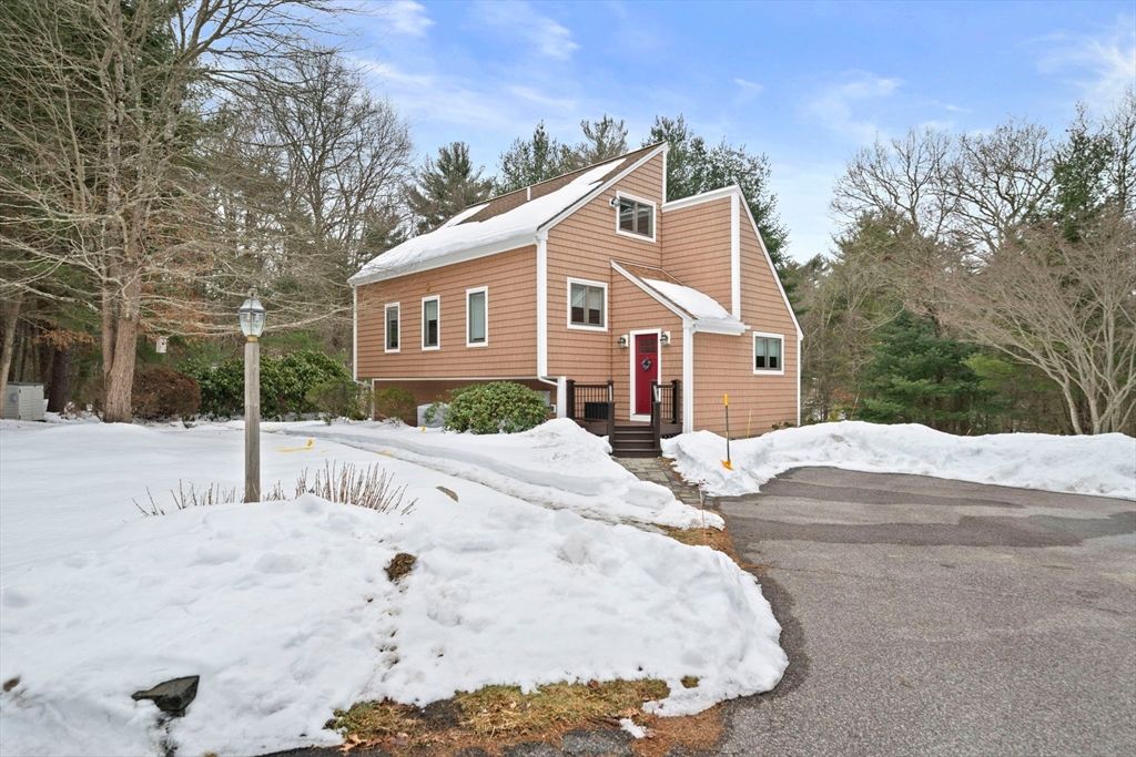 12 Herring Brook Ln, Pembroke, MA 02359