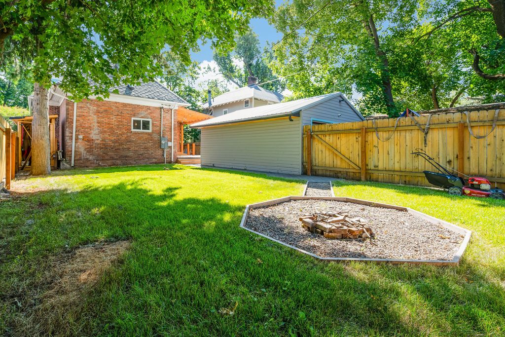Image 11 of property listing at 120 4th Avenue E, Kalispell, MT 59901