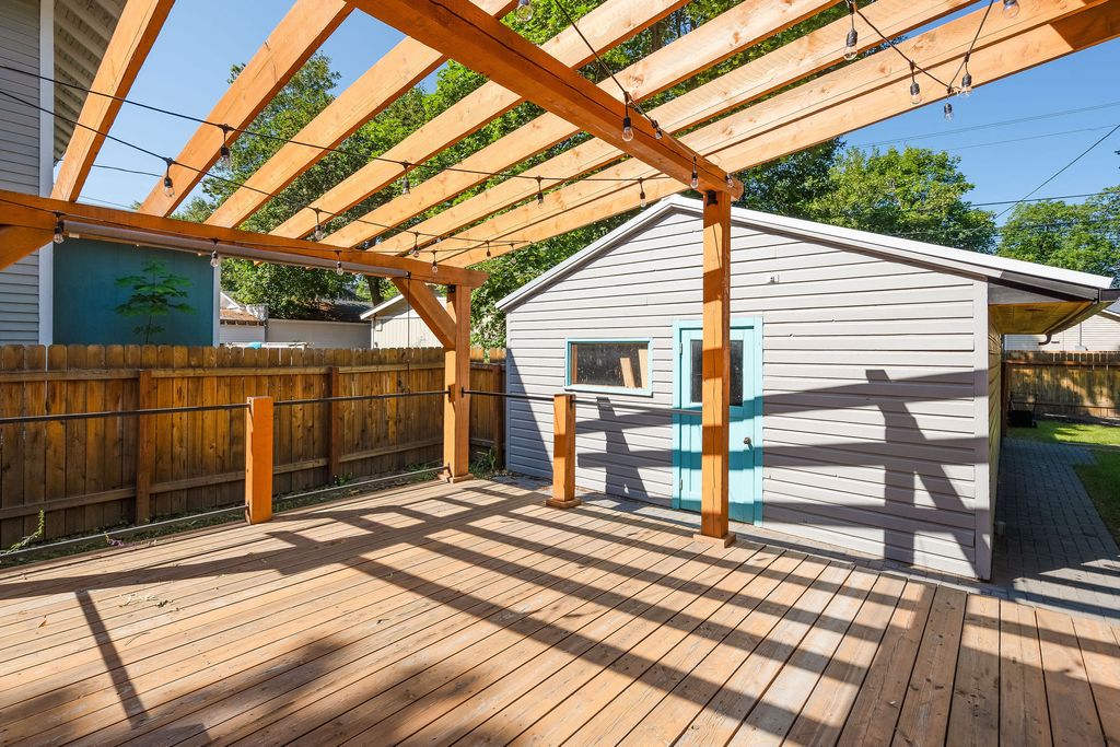 Image 12 of property listing at 120 4th Avenue E, Kalispell, MT 59901