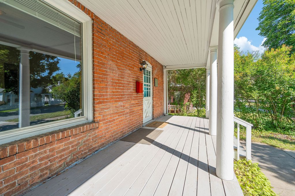 Image 16 of property listing at 120 4th Avenue E, Kalispell, MT 59901