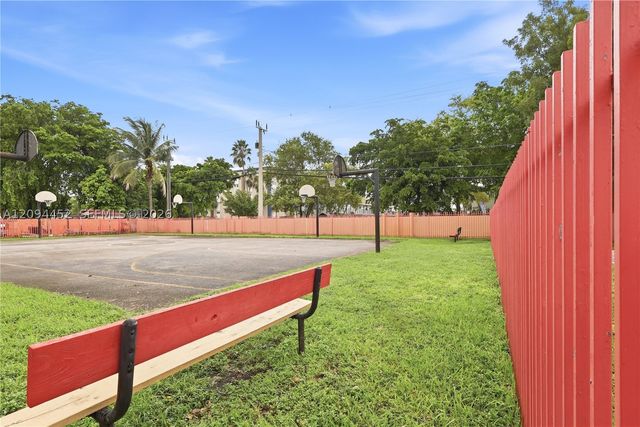 2655 W 67th Pl 14-13, Hialeah, FL 33016