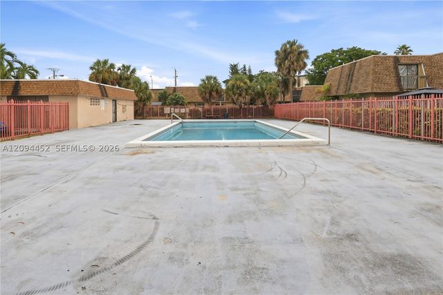2655 W 67th Pl 14-13, Hialeah, FL 33016