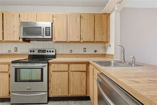 2655 W 67th Pl 14-13, Hialeah, FL 33016