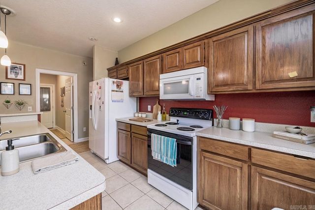 7 JAGUAR Circle, Hot Springs Village, AR 71909