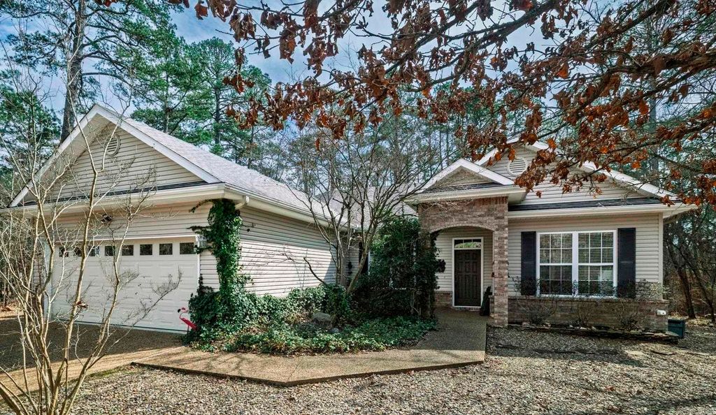 7 JAGUAR Circle, Hot Springs Village, AR 71909
