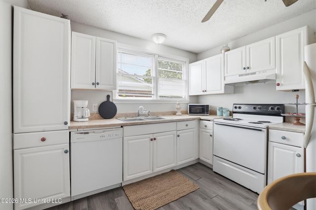 415 Wainwright Street, Waveland, MS 39576
