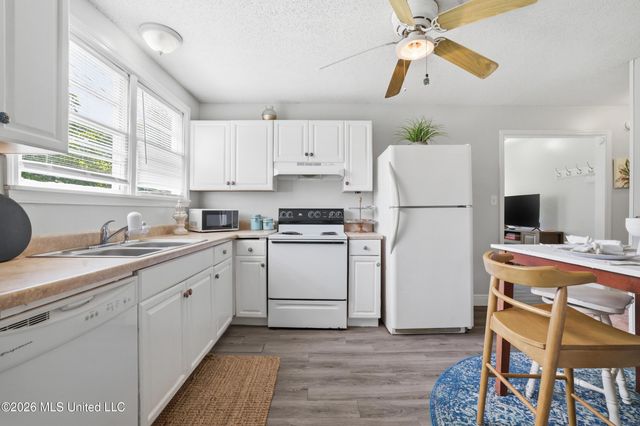 415 Wainwright Street, Waveland, MS 39576