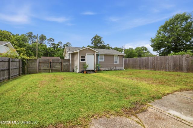 415 Wainwright Street, Waveland, MS 39576