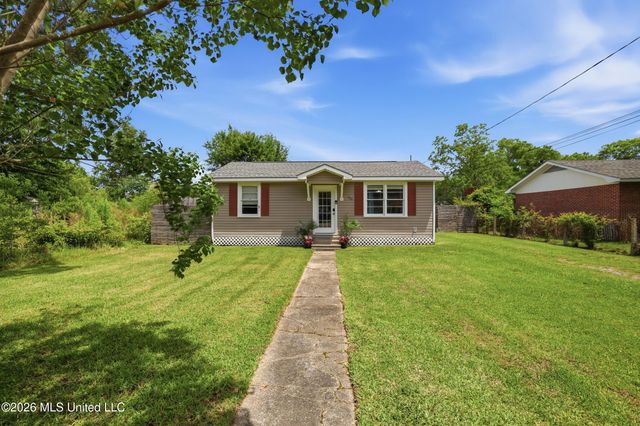 415 Wainwright Street, Waveland, MS 39576