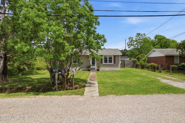 415 Wainwright Street, Waveland, MS 39576