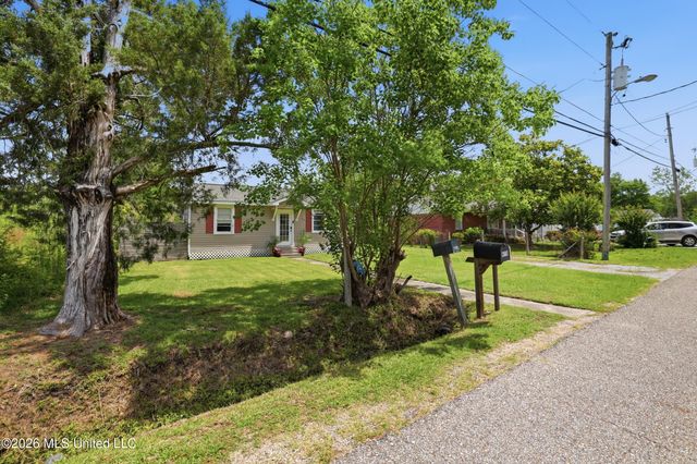 415 Wainwright Street, Waveland, MS 39576