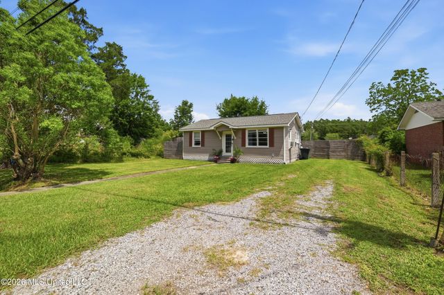 415 Wainwright Street, Waveland, MS 39576